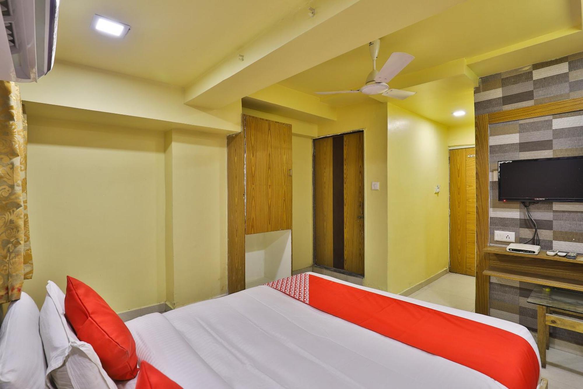 Spot On Hotel Shreeji Palace Ахмедабад Экстерьер фото