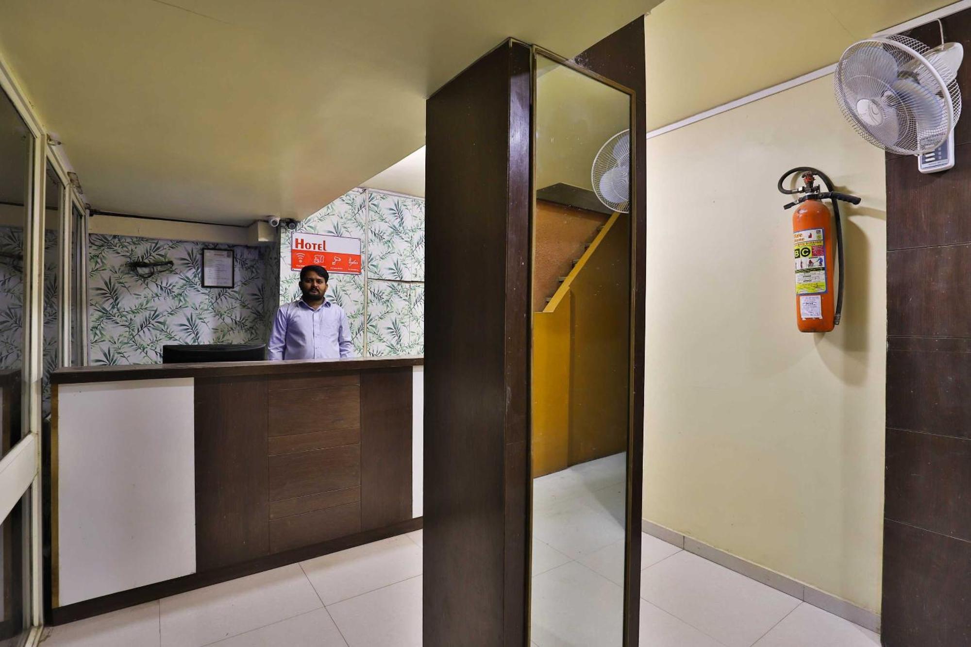 Spot On Hotel Shreeji Palace Ахмедабад Экстерьер фото