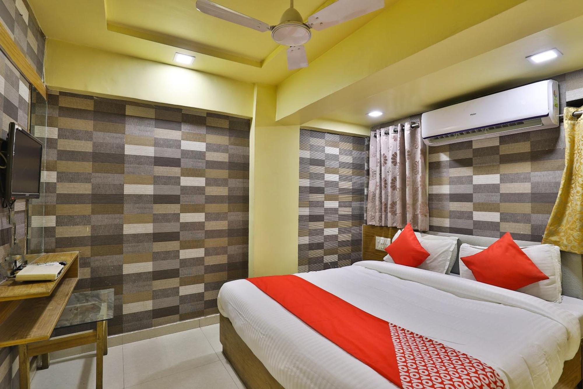 Spot On Hotel Shreeji Palace Ахмедабад Экстерьер фото