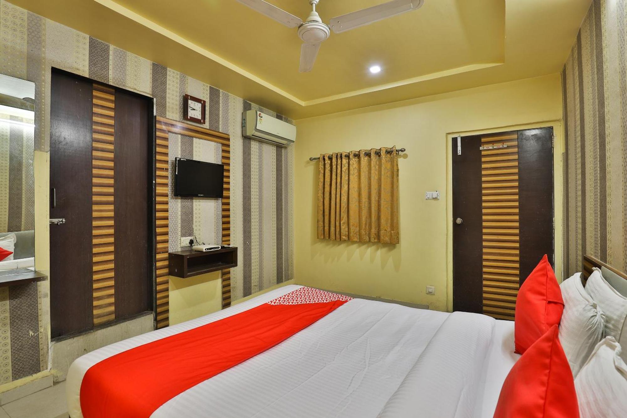 Spot On Hotel Shreeji Palace Ахмедабад Экстерьер фото