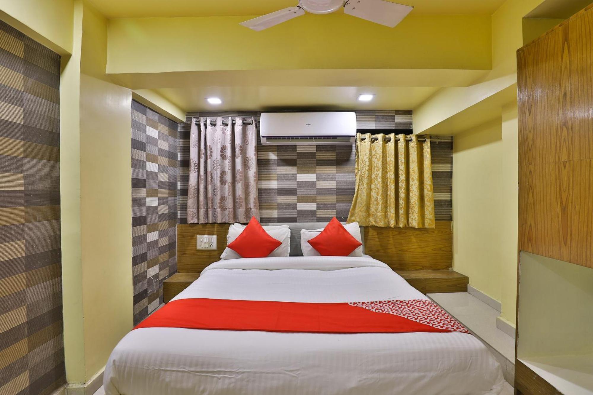 Spot On Hotel Shreeji Palace Ахмедабад Экстерьер фото