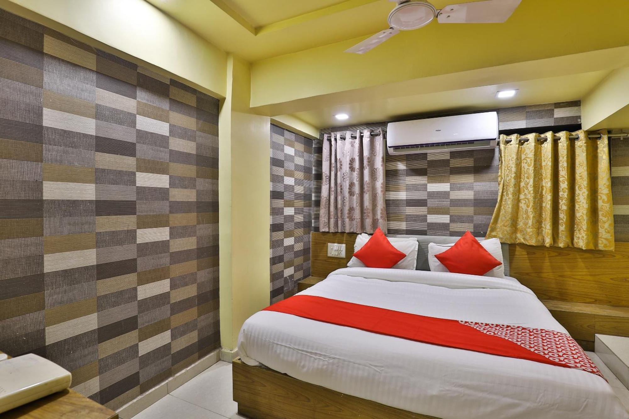 Spot On Hotel Shreeji Palace Ахмедабад Экстерьер фото